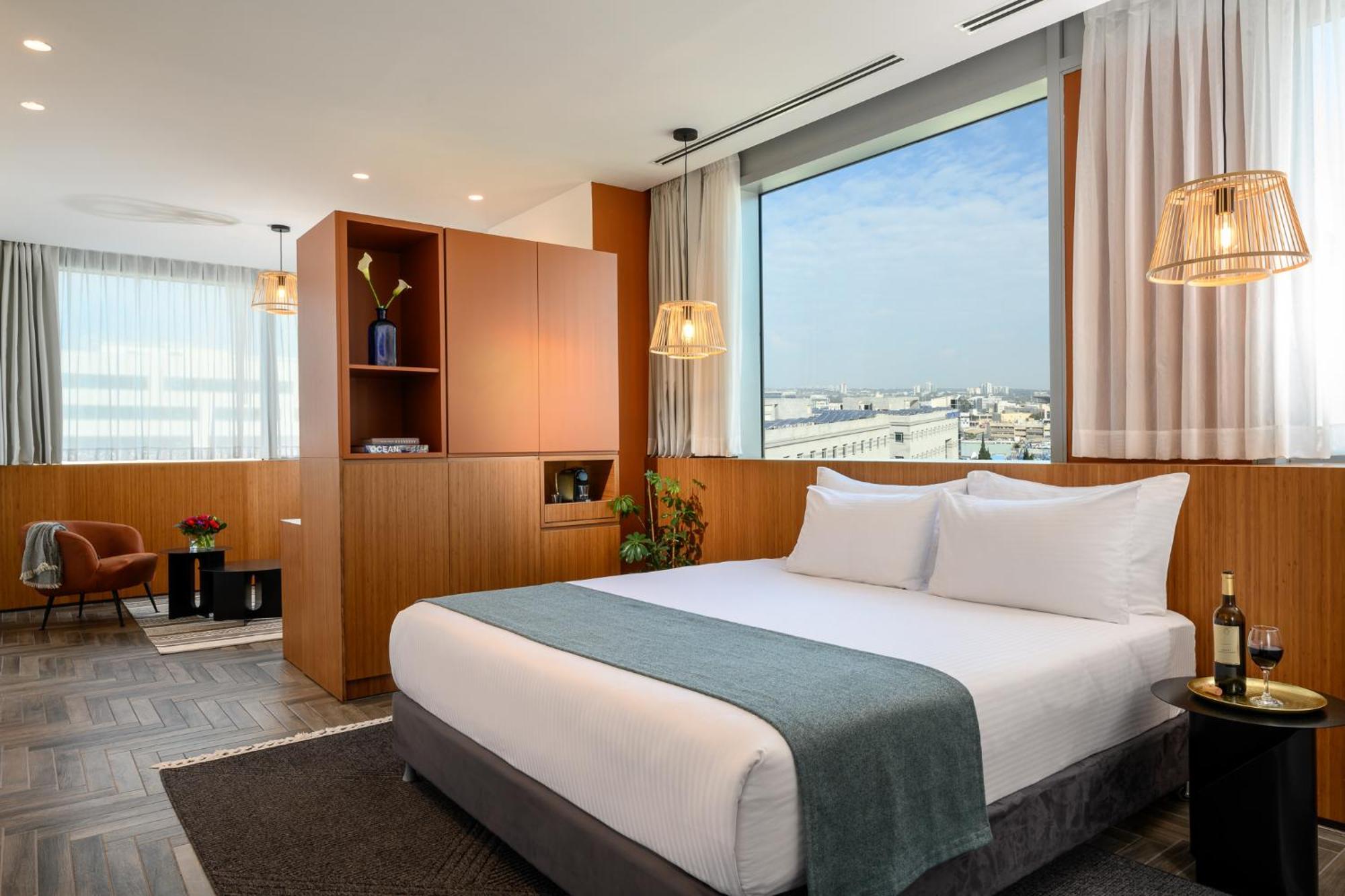 Prima Link Hotel Petach Tikva Bagian luar foto